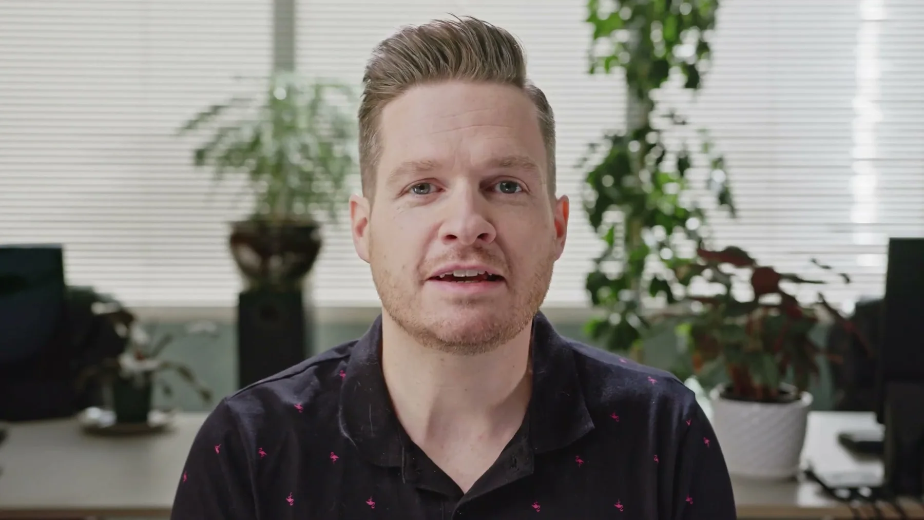 A Gneiss Stuff team member speaks from a bright office.